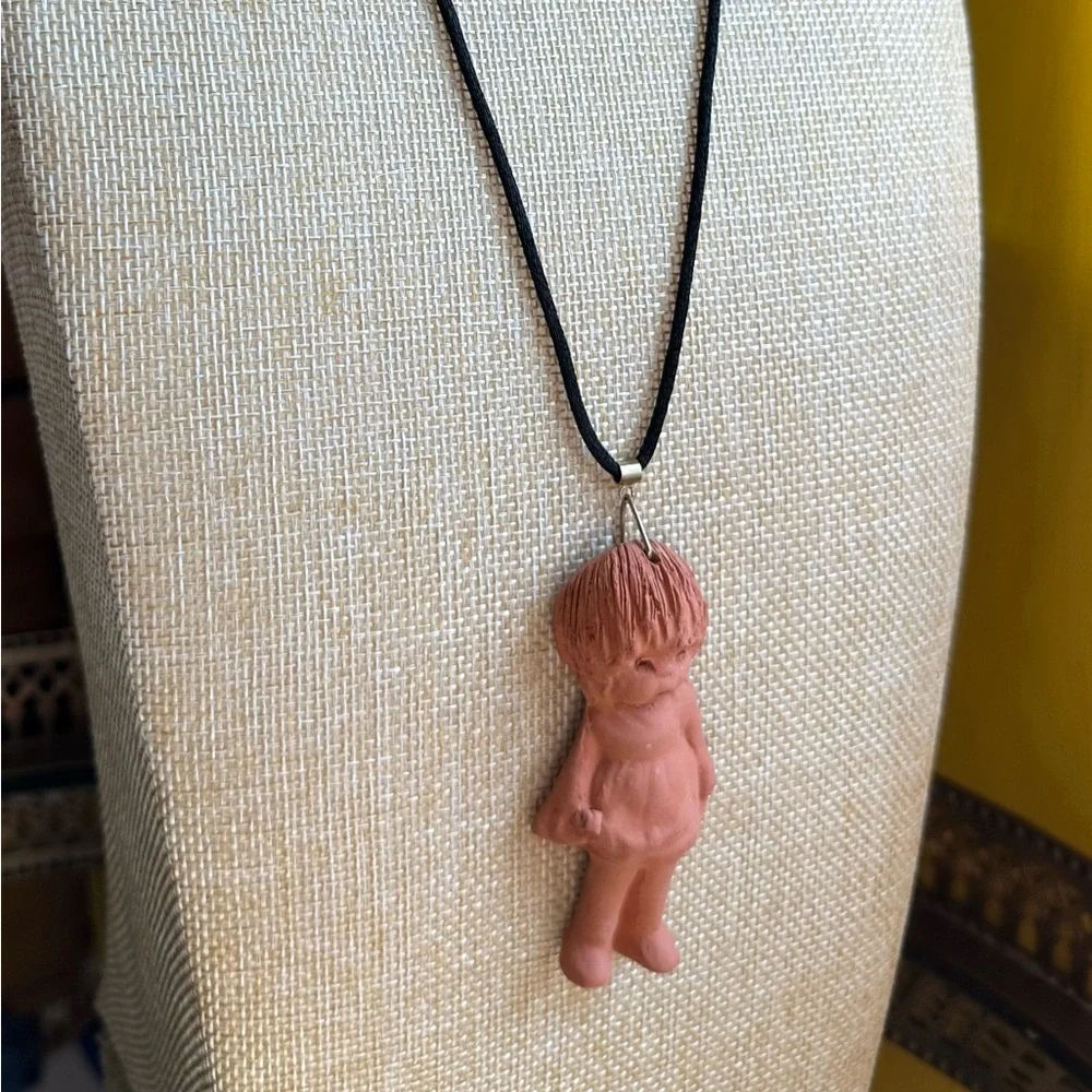 1970s Ann Entis Terra Cotta Handmade Little Girl Pottery Pendant Signed Necklace - Picture 3 of 5